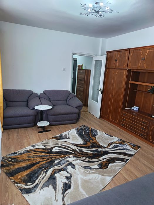 Închiriez apartament