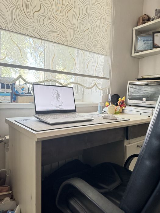 Письменный стол.