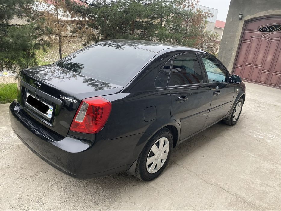 Lacetti 1.8 sotiladi