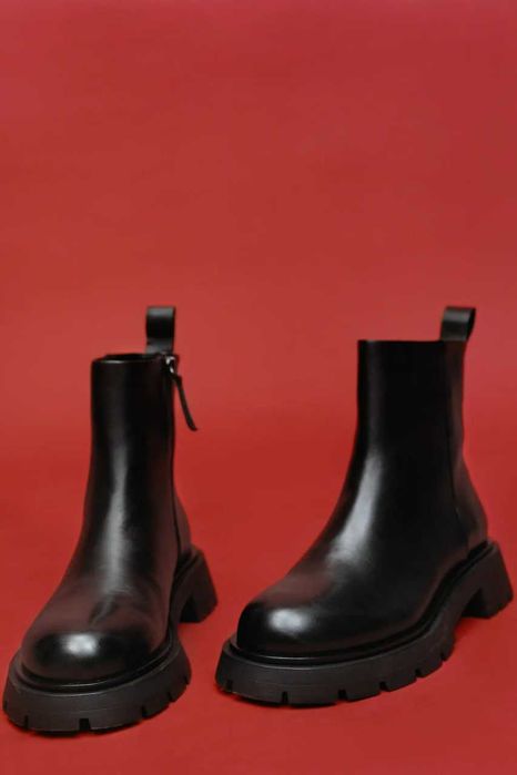 Кожаные ботильноы/сапоги от ZARA на рифленой подошве