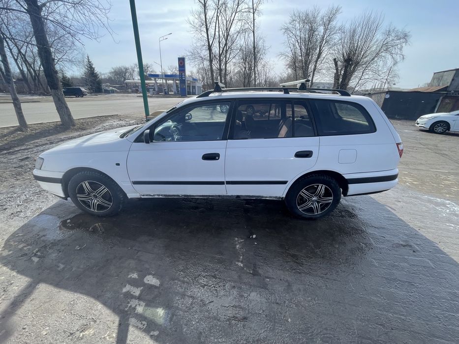 Продам тайота карина е