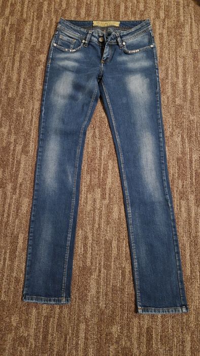 2бр. Италиански дамски дънки размер IT 42 (отговарая на М)