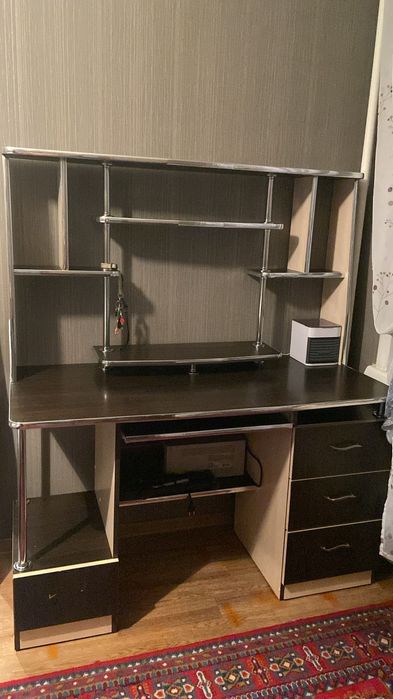 Стол компьютерный