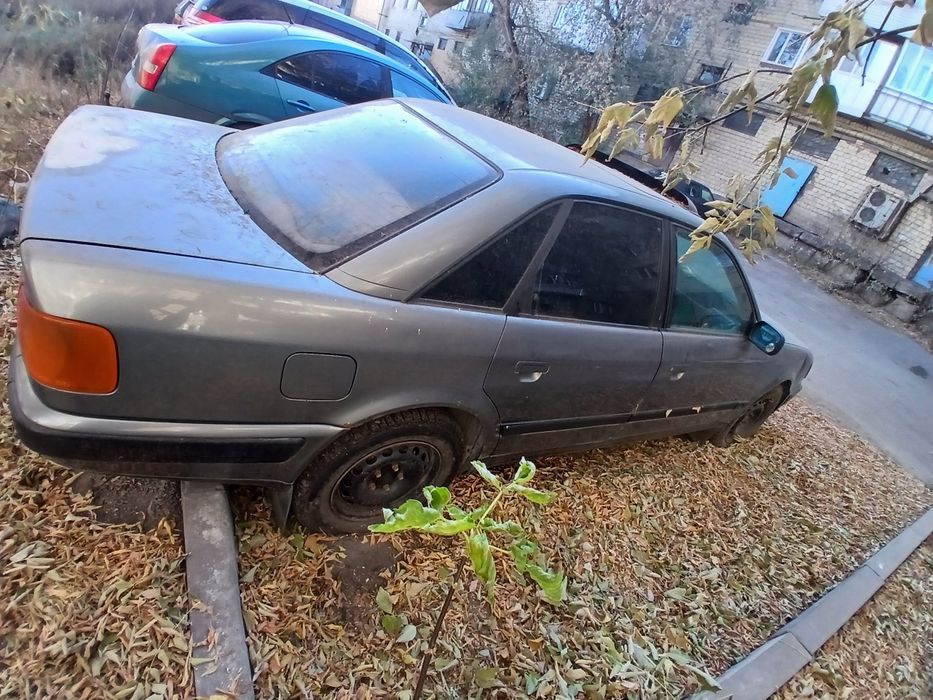Продаю машину ауди 100