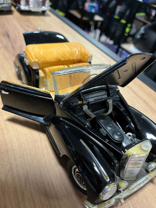 BBURAGO метална колекционерска количка  модел MERCEDES BENZ 300S 1955г