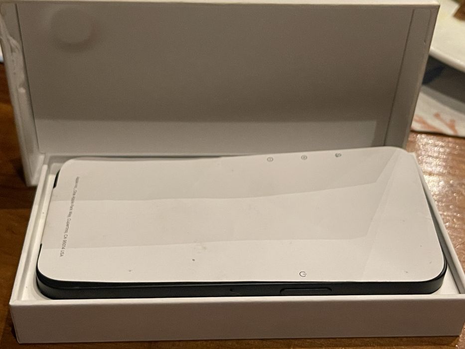 Продавам iPhone 16e