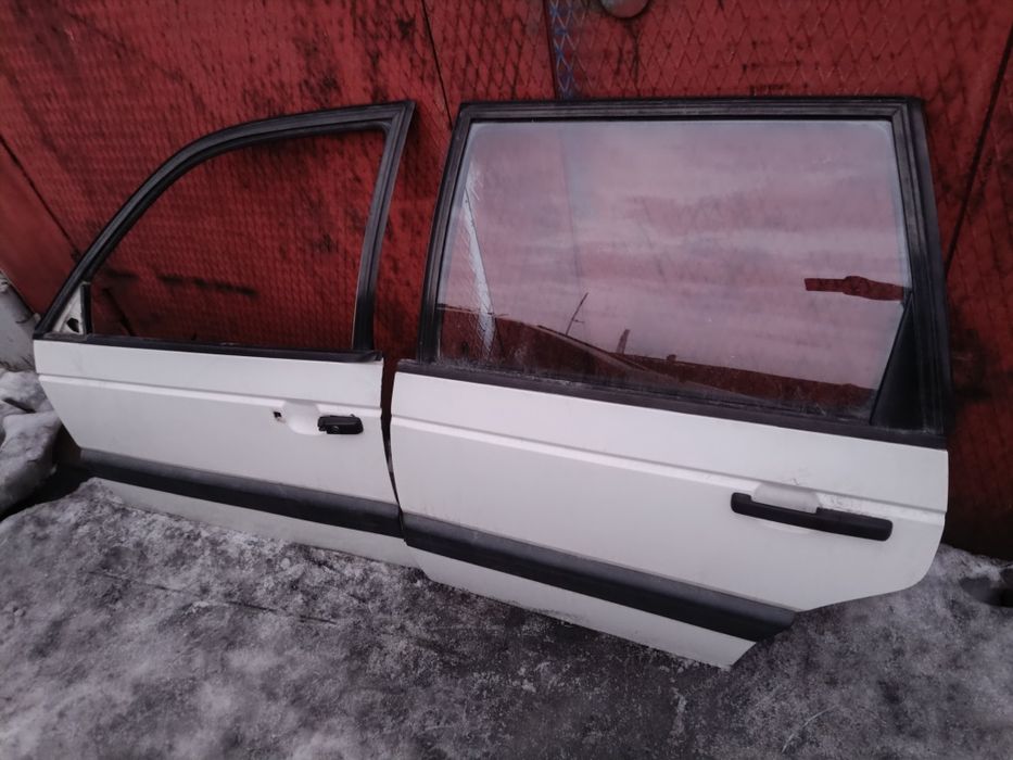 Передние двери на Фольксваген Пассат Б3