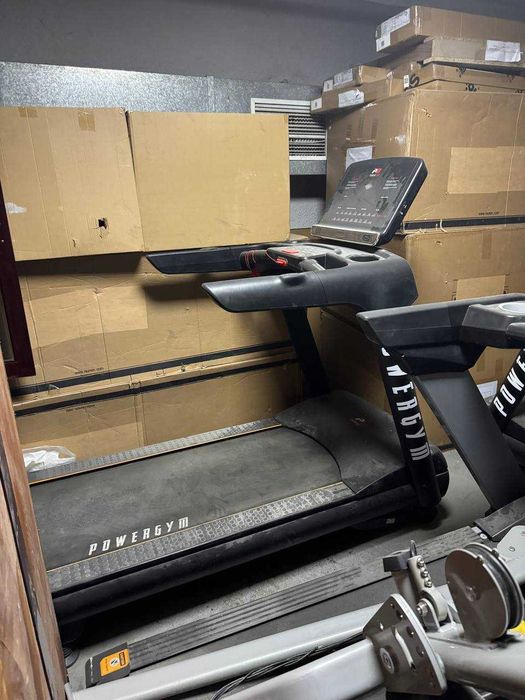 Продаётся профессиональная беговая дорожка LIFEGYM LGM-800