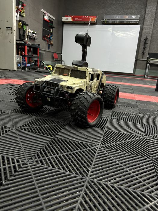 Машинка на пульту