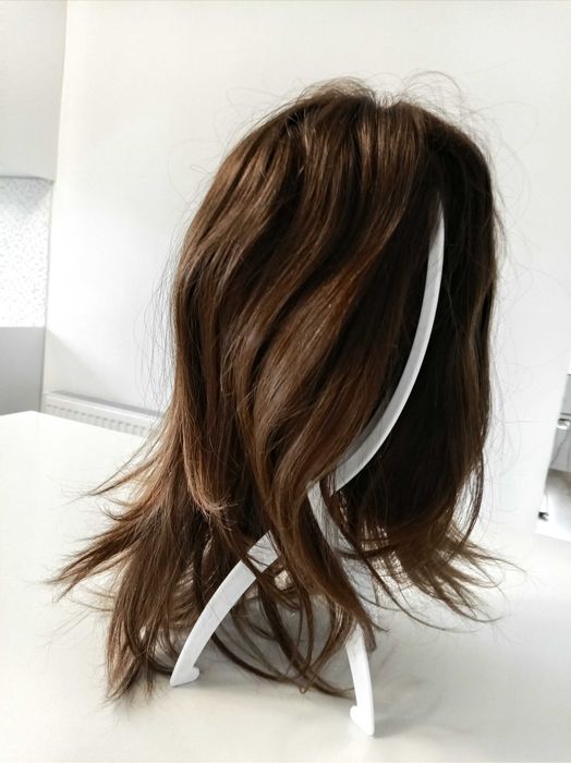 Peruca din par natural culoare saten  , fir lung marca Gisela Maier ,