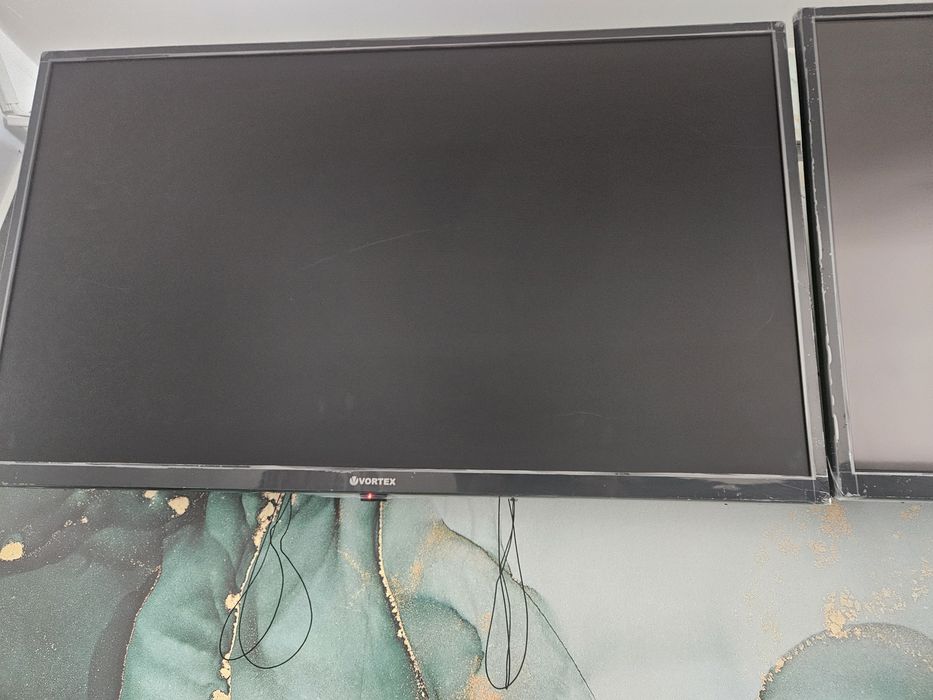 Vand tv lcd 3 buc de 60 cm
