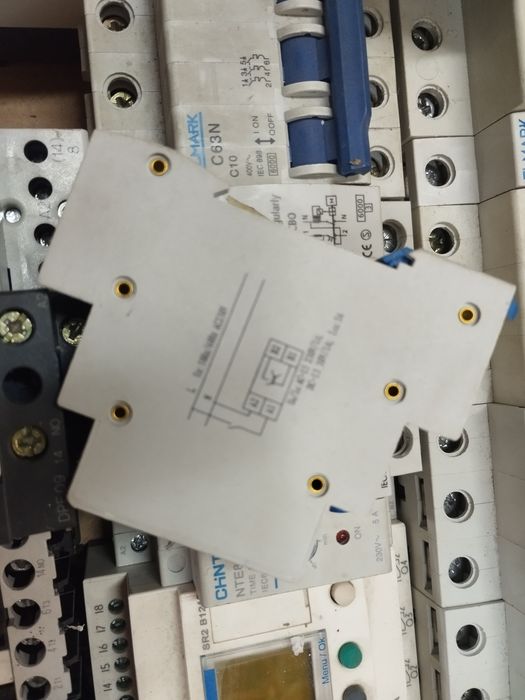 Контактори релета за време