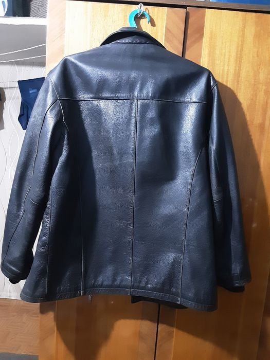 Продам куртки новые