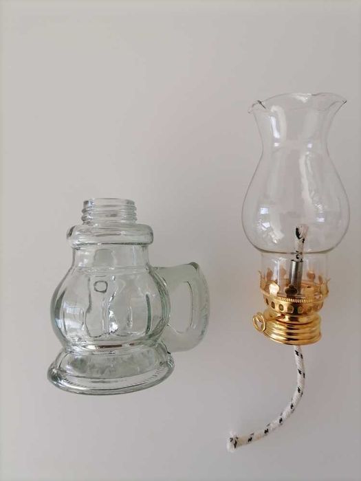 Стъклена газова лампа с фитил в ретро стил.