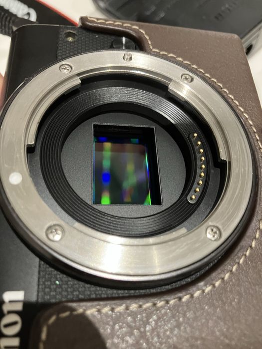 Продам Canon EOS M100