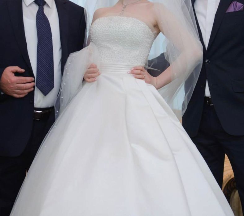 Rochie mireasa Pronovias