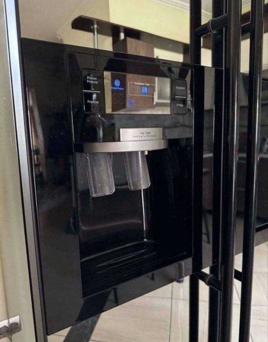 Холодильник зеркальный