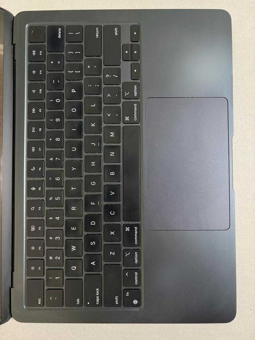 MacBook Air M3 13" (8/256) — Holati ideal, Full Box