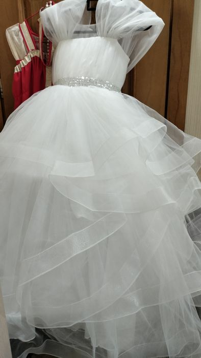 Срочно продам бальное платье