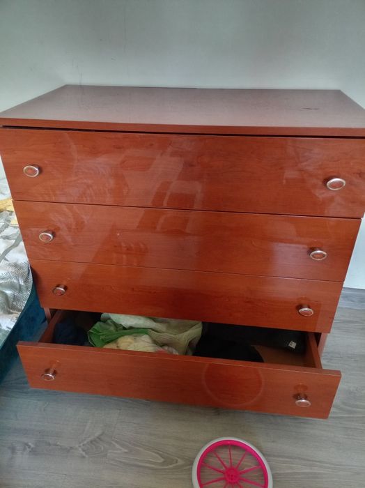 Продам комод для спальни