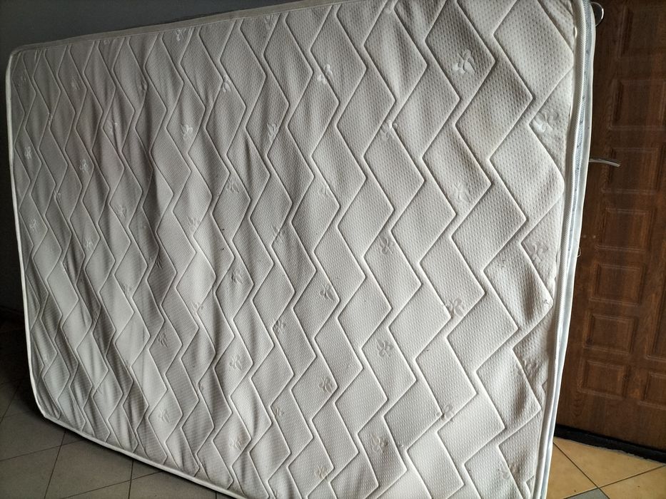 Матрас 200*160 состояние хорошее 2000