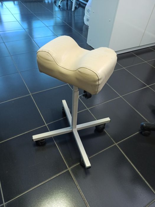 Подножка для педикюра