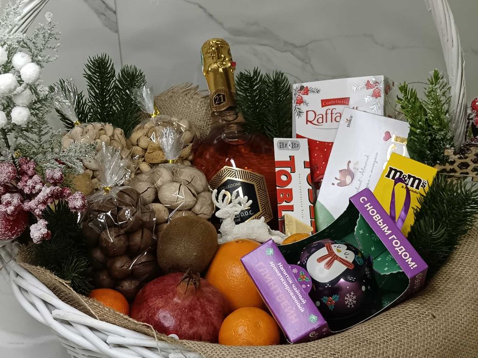 Принимаем заказы на подарочные корзины, коробочки, кулечки, подарки.