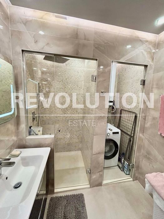 Дава се под наем Двустаен апартамент в Варна, Бриз - 130 кв.м за 1396.38 € - Снимка #9