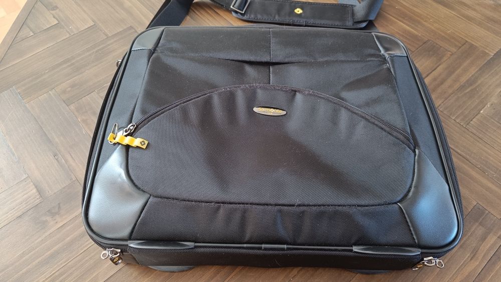 Луксозна бизнес чанта Samsonite за лаптоп 15''
Отлично със