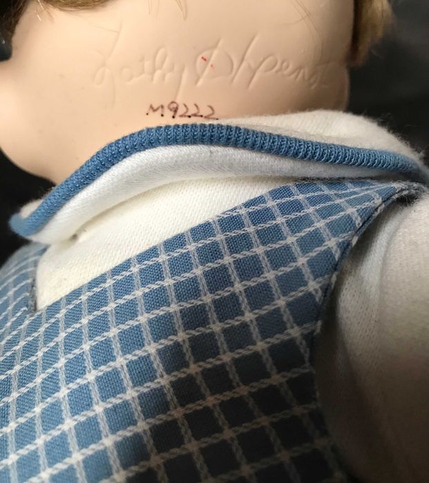 композиционная игрушка кукла мальчик с лягушкой