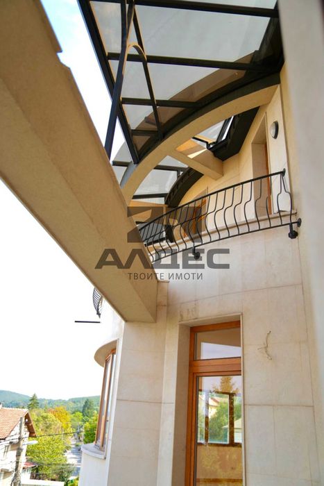 Дава се под наем Тристаен апартамент в София, Симеоново - 190 кв.м за 2184.33 € - Снимка #7