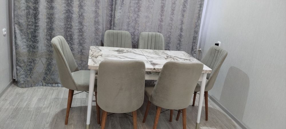 Стол со стульями,обруч, пылесос, пароочиститель