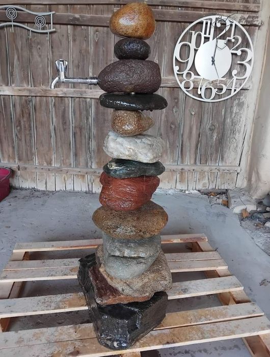 Уникална градинска чешма от речен камък