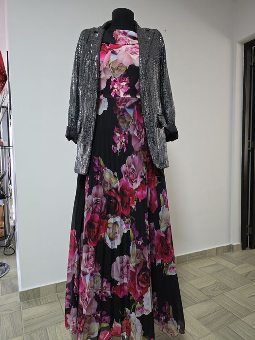 Rochie lunga plisata cu print floral;