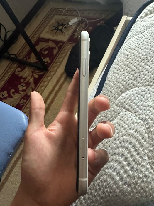 Айфон 11 продам.