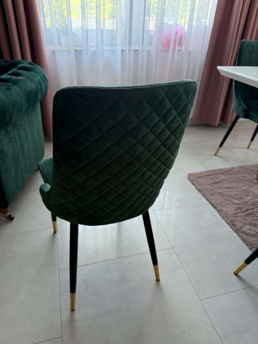 Vand masa living  extensibila cu scaune tapitate