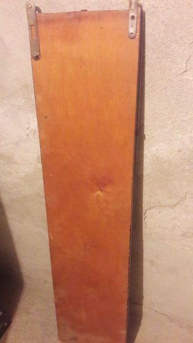 Подстава для посуды  зеркало ,карнизы вешалки