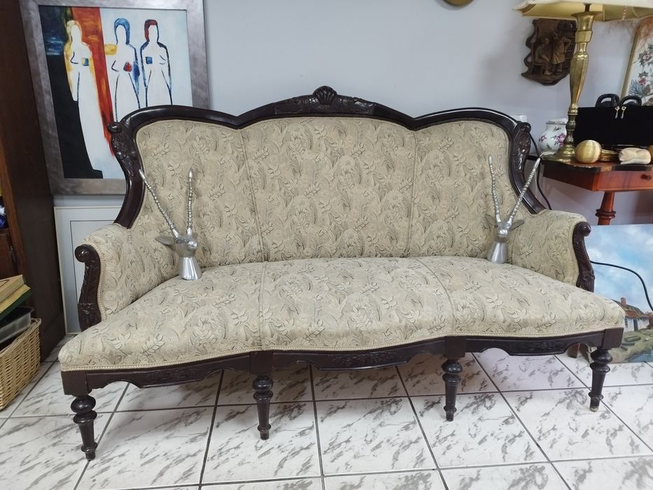 Антикварен френски ръчно резбован диван Наполеон Трети. 1848-1870