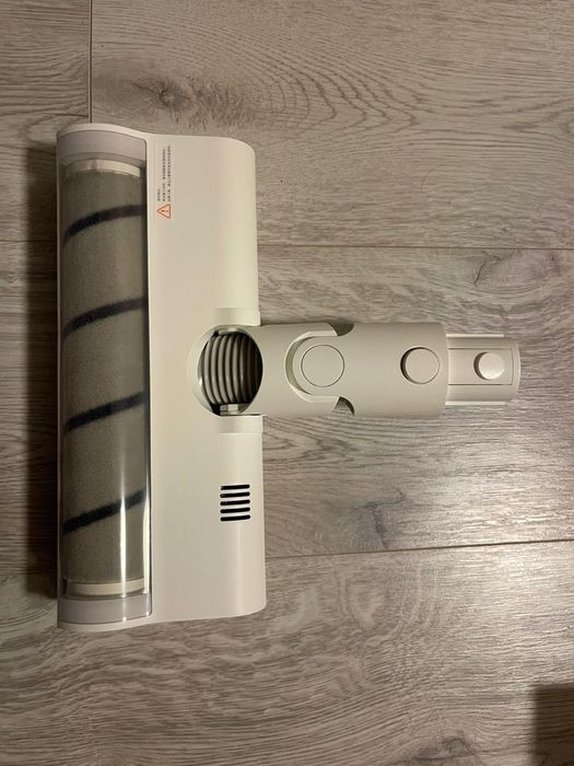 Продам беспроводной вертикальный пылесос