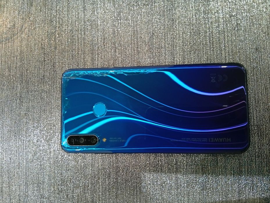 Продавам телефон Huawei P 30 lite