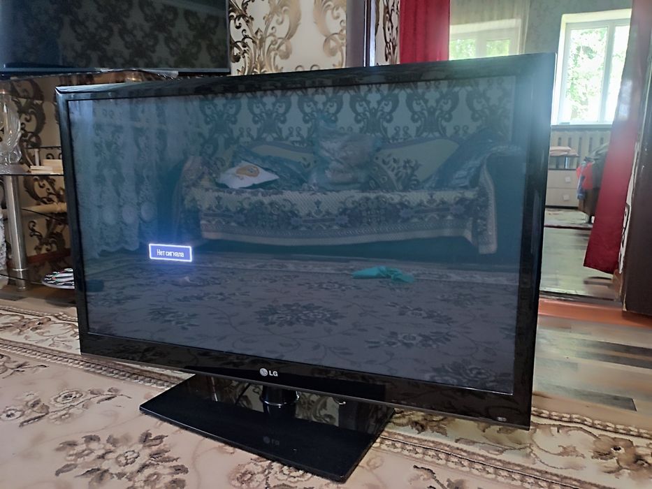 Телевизор LG 107cm