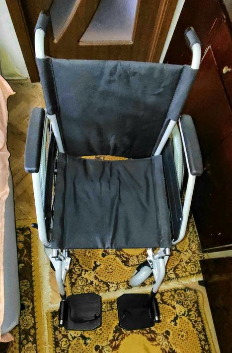 Vand carucior cu rotile