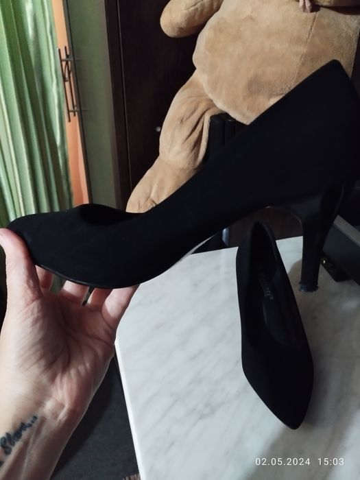 Продам замшевые туфли