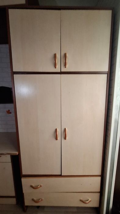 Продам большой шкаф