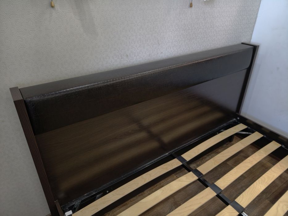 Продам двуспальную кровать