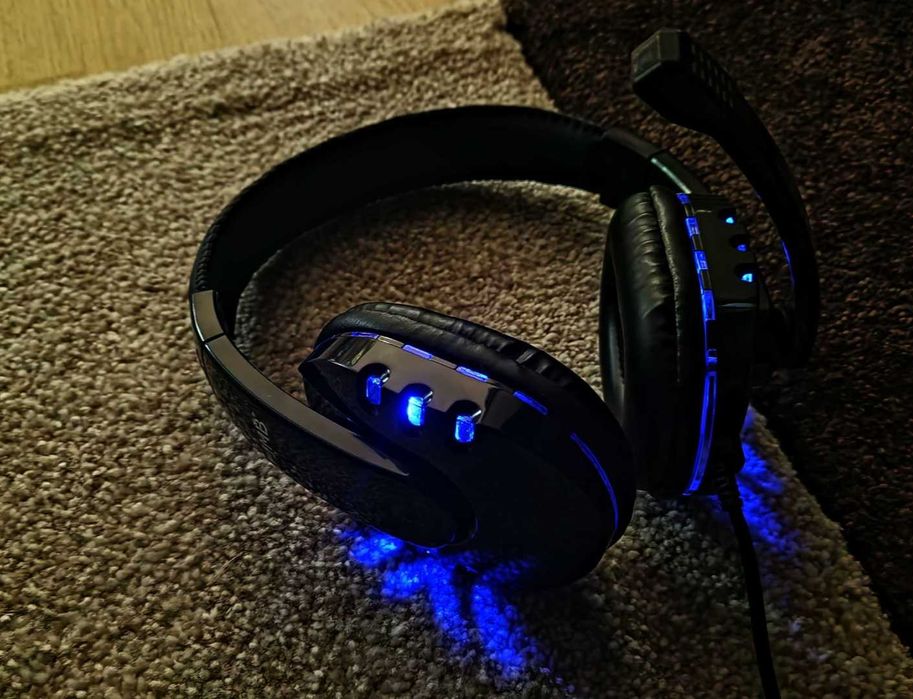 Set Gaming 4 în 1 i-JMB - Mouse, Mousepad + Căşti.