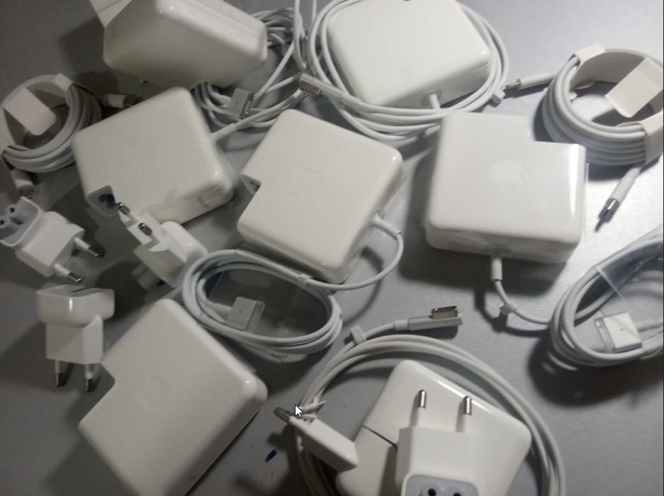 на MacBook зарядка блок питания