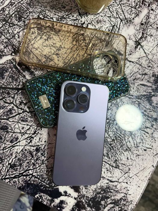 Продам Айфон 14 про