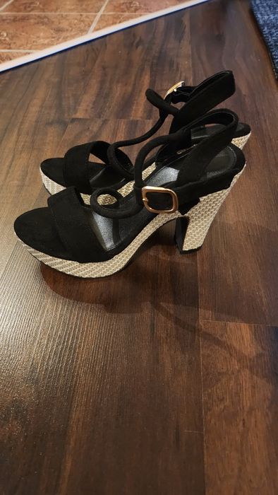 Sandale cu toc marimea 35 noi