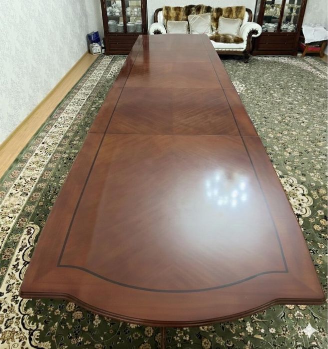 Гостинный стол